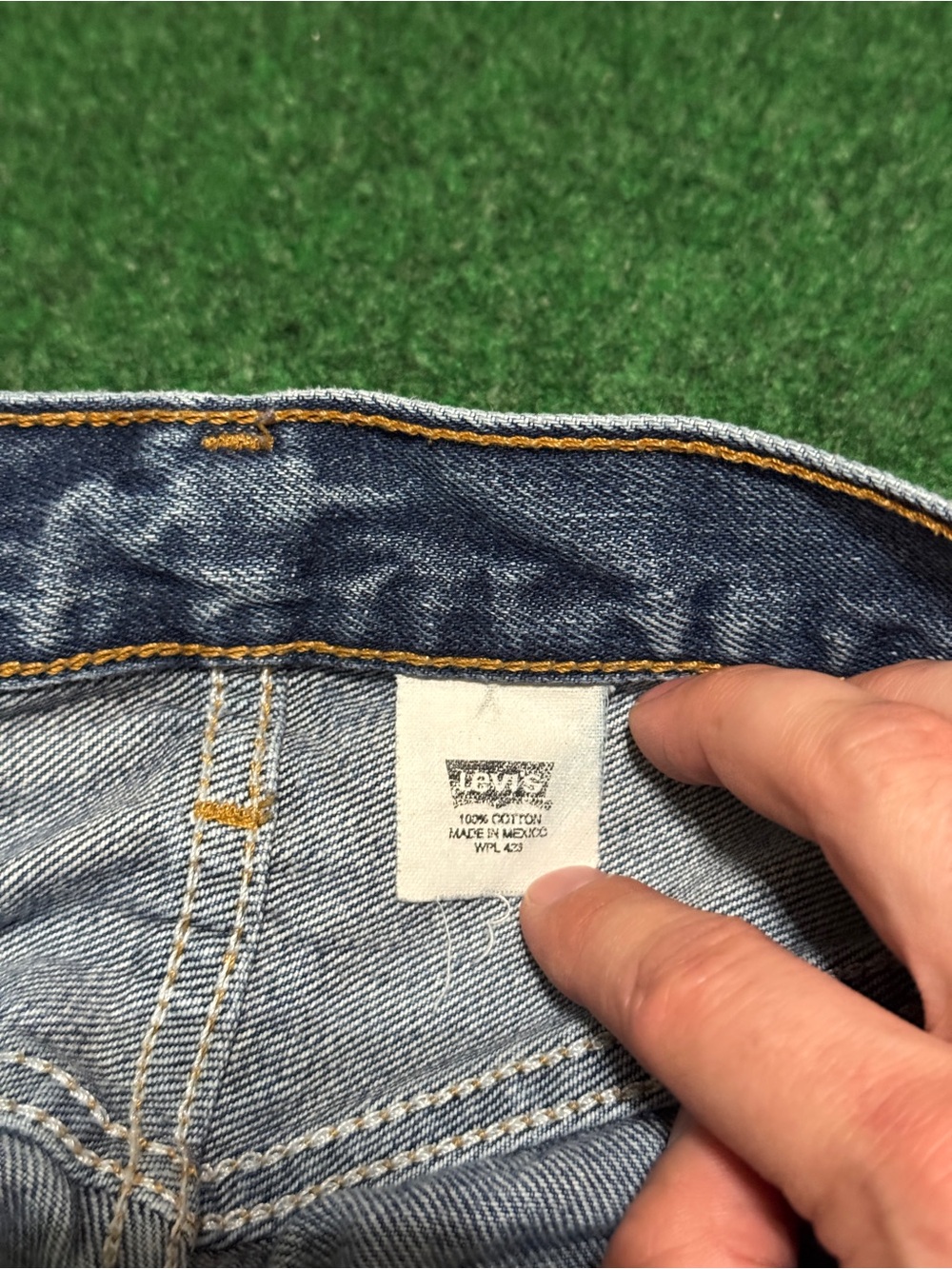Levis 501 Button Fly 32x32 Medium Wash Vintage 90s Y2K Denim Jeans Original Fit - Picture 4 of 11
